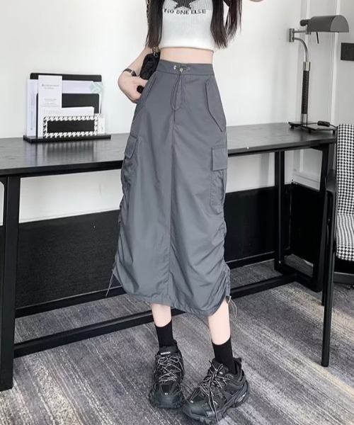 Silly（シリー）の「【韓国コーデに◎】バックスリットシャーリングカーゴスカート（スカート・レディース・グレー・SMALL/MEDIUM/LARGE）」の10枚目の写真