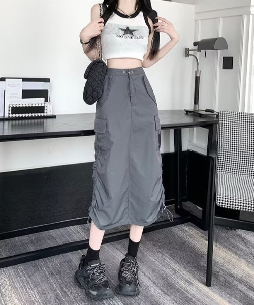 Silly（シリー）の「【韓国コーデに◎】バックスリットシャーリングカーゴスカート（スカート・レディース・グレー・SMALL/MEDIUM/LARGE）」の12枚目の写真