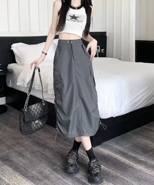 Silly（シリー）の「【韓国コーデに◎】バックスリットシャーリングカーゴスカート（スカート・レディース・グレー・SMALL/MEDIUM/LARGE）」の14枚目の写真
