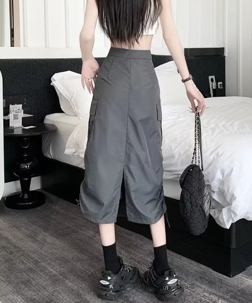 Silly（シリー）の「【韓国コーデに◎】バックスリットシャーリングカーゴスカート（スカート・レディース・グレー・SMALL/MEDIUM/LARGE）」の16枚目の写真