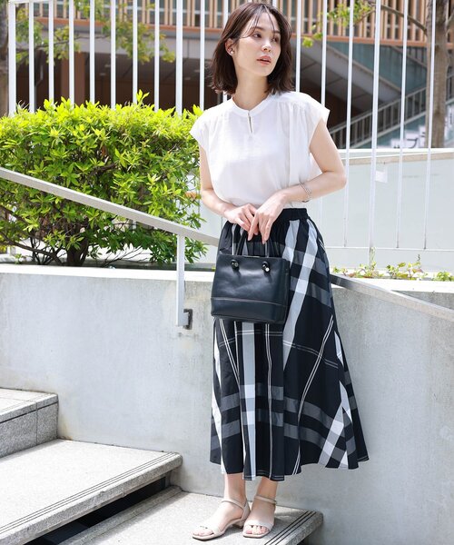 THE SHOP TK (ザ ショップ ティーケー )の「◆【ヒルナンデス!で紹介】【洗濯機で洗える】チェック柄メモリータフタギャザースカート2(スカート・レディース・ホワイト系4/ブラック系1/ブルー系1・12/13)」の12枚目の写真