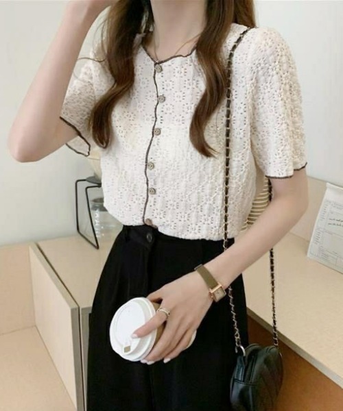 DIAVEL(ディアベル)の「【秋SALE特価中】レースニットトップス/かし半袖花柄ブラウス(シャツ/ブラウス・レディース・ホワイト/ブルー/ブラック/ホワイト系その他/アイボリー・M)」の1枚目の写真