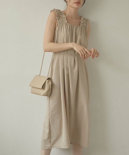 ACYM(アシーム)の「Onemile frill shoulder ワンピース(ワンピース・レディース・ホワイト/ベージュ/ネイビー・FREE)」の3枚目の写真