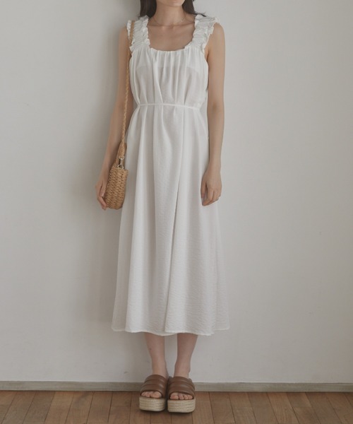 ACYM(アシーム)の「Onemile frill shoulder ワンピース(ワンピース・レディース・ホワイト/ベージュ/ネイビー・FREE)」の7枚目の写真