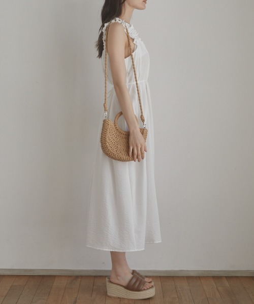ACYM(アシーム)の「Onemile frill shoulder ワンピース(ワンピース・レディース・ホワイト/ベージュ/ネイビー・FREE)」の8枚目の写真