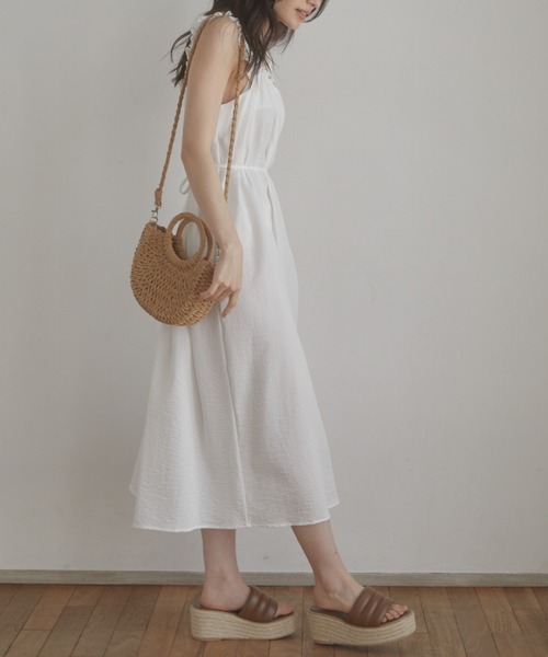 ACYM(アシーム)の「Onemile frill shoulder ワンピース(ワンピース・レディース・ホワイト/ベージュ/ネイビー・FREE)」の10枚目の写真