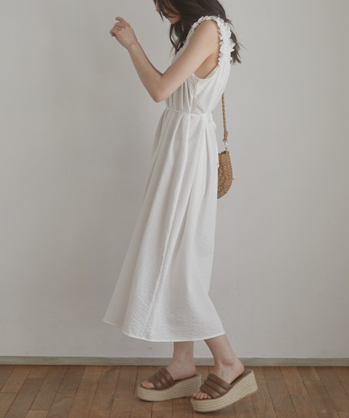 ACYM(アシーム)の「Onemile frill shoulder ワンピース(ワンピース・レディース・ホワイト/ベージュ/ネイビー・FREE)」の12枚目の写真