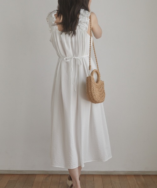 ACYM(アシーム)の「Onemile frill shoulder ワンピース(ワンピース・レディース・ホワイト/ベージュ/ネイビー・FREE)」の11枚目の写真