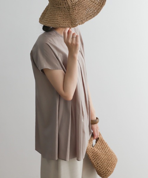 URBAN RESEARCH DOORS(アーバンリサーチドアーズ)の「フレンチスリーブタックブラウス(シャツ/ブラウス・レディース・グリーン/ベージュ/チャコールグレー・MEDIUM)」の9枚目の写真