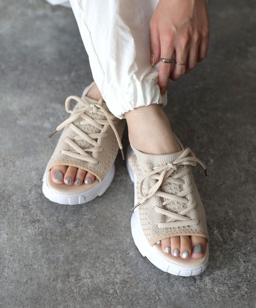 Riberry(リベリー)の「厚底メッシュスニーカーサンダル(サンダル・レディース・ブラック/ベージュ・MEDIUM/LARGE)」の3枚目の写真
