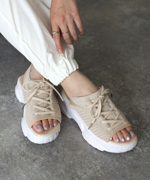 Riberry(リベリー)の「厚底メッシュスニーカーサンダル(サンダル・レディース・ブラック/ベージュ・MEDIUM/LARGE)」の4枚目の写真