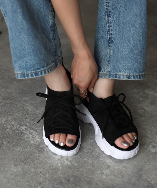 Riberry(リベリー)の「厚底メッシュスニーカーサンダル(サンダル・レディース・ブラック/ベージュ・MEDIUM/LARGE)」の7枚目の写真