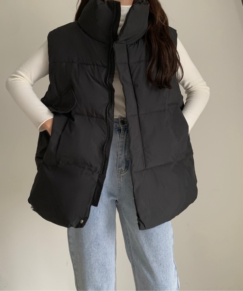 emi+（エミプラス）の「スタンドネックボリュウーム中綿ベスト（ダウンベスト・レディース・アイボリー/ブラック・FREE）」の14枚目の写真