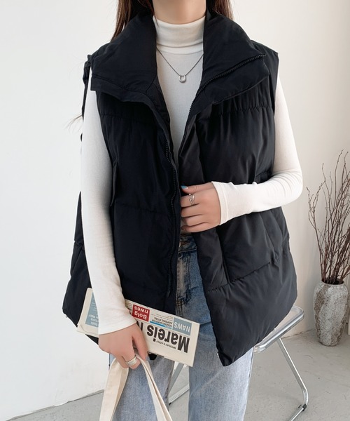 emi+（エミプラス）の「スタンドネックボリュウーム中綿ベスト（ダウンベスト・レディース・アイボリー/ブラック・FREE）」の3枚目の写真