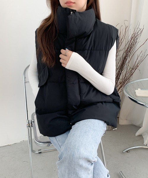 emi+（エミプラス）の「スタンドネックボリュウーム中綿ベスト（ダウンベスト・レディース・アイボリー/ブラック・FREE）」の21枚目の写真