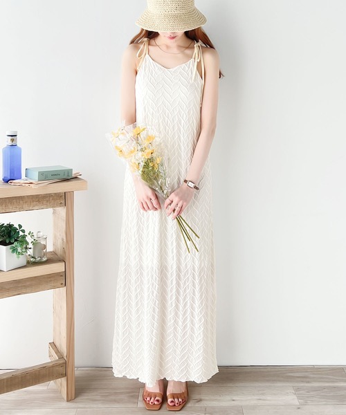 mily bilet(ミウィビレット)の「【mily bilet】大人リラックス。カットジャガードリーフ肩リボンキャミワンピース(ワンピース・レディース・アイボリー/ブラック・X-LARGE/LARGE/MEDIUM/SMALL)」の16枚目の写真