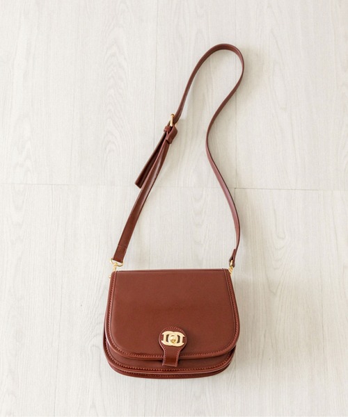 OLIVE des OLIVE（オリーブデオリーブ）の「フラップショルダー　1032120040（ショルダーバッグ・レディース・ダークブラウン/ブラウン/ブラック・FREE）」の3枚目の写真