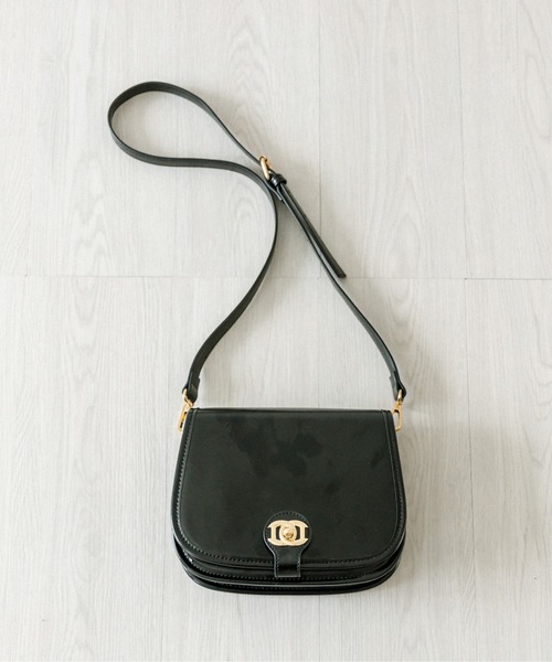 OLIVE des OLIVE（オリーブデオリーブ）の「フラップショルダー　1032120040（ショルダーバッグ・レディース・ダークブラウン/ブラウン/ブラック・FREE）」の2枚目の写真