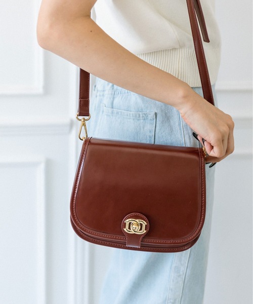 OLIVE des OLIVE（オリーブデオリーブ）の「フラップショルダー　1032120040（ショルダーバッグ・レディース・ダークブラウン/ブラウン/ブラック・FREE）」の9枚目の写真