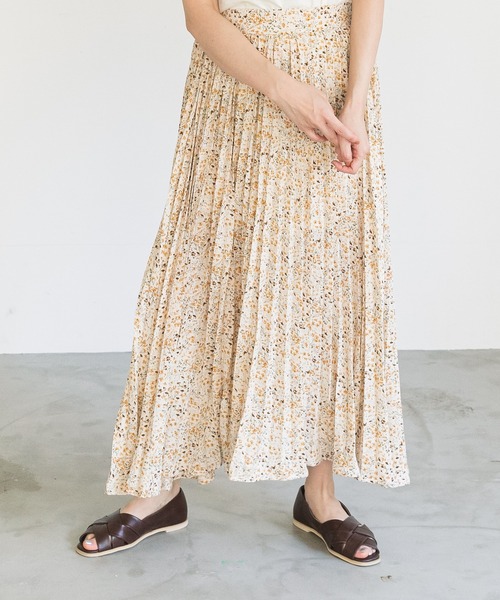 pairmanon（ペアマノン）の「【ママサイズ】アコーディオン総柄プリーツロングスカート（スカート・レディース・ホワイト系その他3/ベージュ系その他/ブラック系その他・FREE）」の2枚目の写真