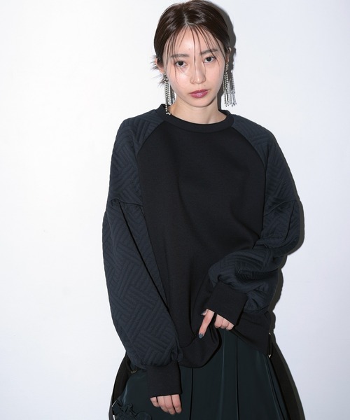 HERENCIA（ヘレンチア）の「キルティングドッキング ラグランスリーブ サイドベルト プルオーバー（スウェット・レディース・ブラック/カーキ/オフホワイト・FREE）」の4枚目の写真
