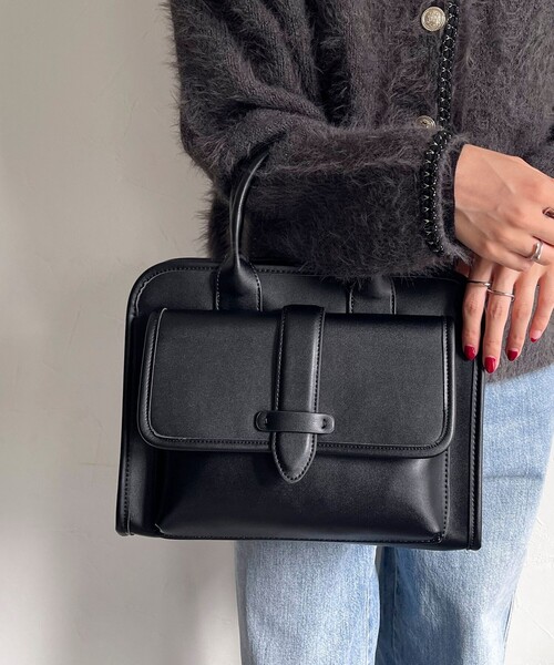 fredy emue(フレディエミュ)の「ベルトフラップパーテーショントートバッグ(トートバッグ・レディース・ベージュ/ブラック・FREE)」の2枚目の写真