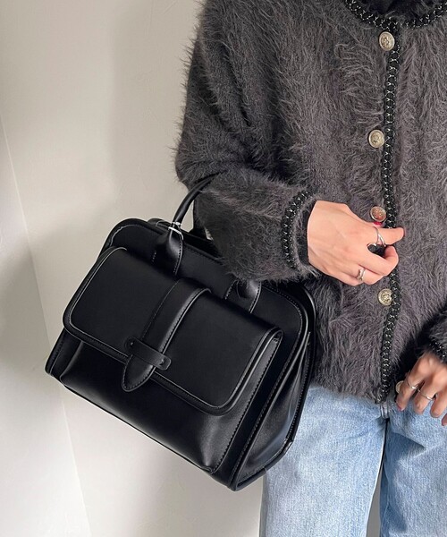 fredy emue(フレディエミュ)の「ベルトフラップパーテーショントートバッグ(トートバッグ・レディース・ベージュ/ブラック・FREE)」の5枚目の写真