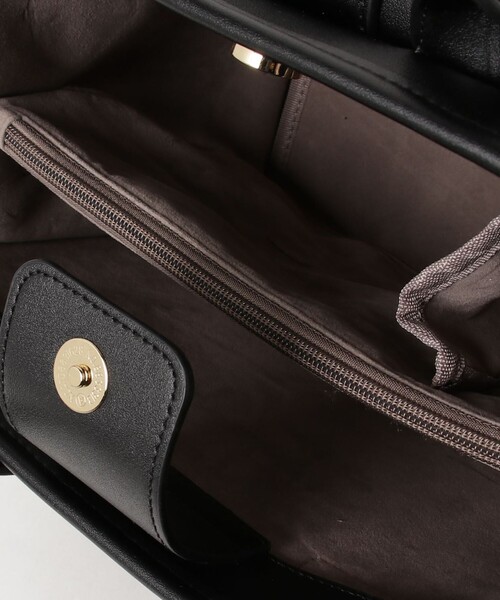 fredy emue(フレディエミュ)の「ベルトフラップパーテーショントートバッグ(トートバッグ・レディース・ベージュ/ブラック・FREE)」の9枚目の写真