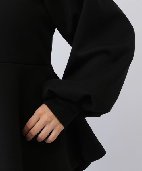 A part by（アパートバイ）の「ダンボールペプラムプルオーバー_長袖/（Tシャツ/カットソー・レディース・アイボリー/ブラック・FREE）」の17枚目の写真