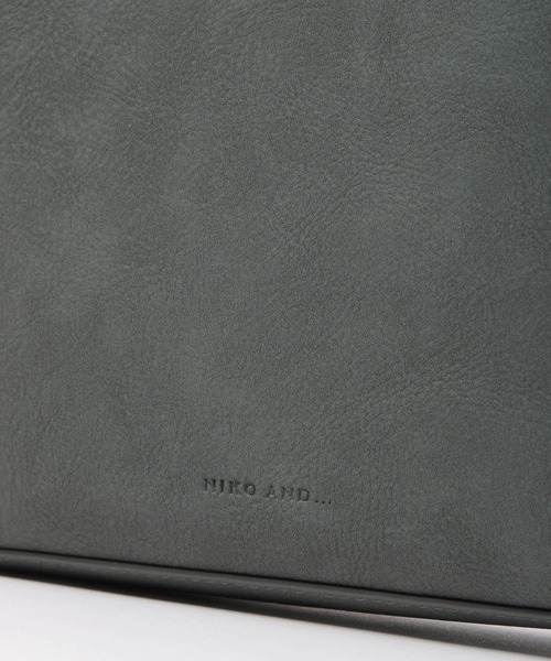 niko and...（ニコアンド）の「ベルト付きスクエアショルダーバッグ（ショルダーバッグ・メンズ・ブルー/ブラック/オフホワイト・FREE）」の14枚目の写真