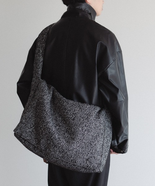 epnok（エプノック）の「ツイードライクビッグショルダーバッグ（ショルダーバッグ・メンズ・ブラウン/ブラック・ONE SIZE）」の4枚目の写真