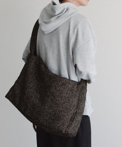 epnok（エプノック）の「ツイードライクビッグショルダーバッグ（ショルダーバッグ・メンズ・ブラウン/ブラック・ONE SIZE）」の17枚目の写真