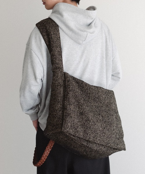 epnok（エプノック）の「ツイードライクビッグショルダーバッグ（ショルダーバッグ・メンズ・ブラウン/ブラック・ONE SIZE）」の16枚目の写真