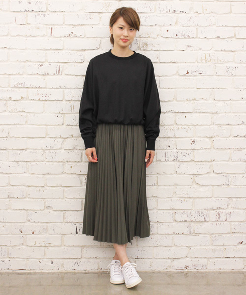 CIAOPANIC(チャオパニック)の「【Ciaopanic】 ミニ裏毛ミモレ丈プリーツSK(スカート・レディース・グレー/カーキ/ネイビー/キャメル/ブラック・FREE)」の4枚目の写真