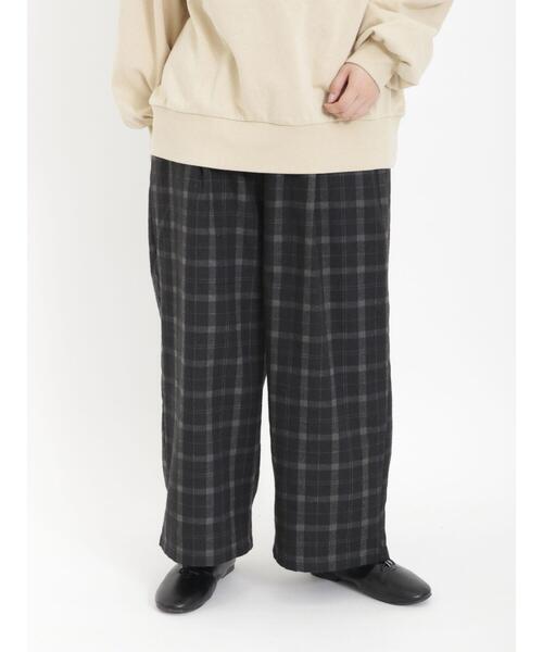 Samansa Mos2（サマンサ モスモス）の「タックゆるストレートパンツ（その他パンツ・レディース・ベージュ/グリーン/ブラック/グレー・F）」の2枚目の写真