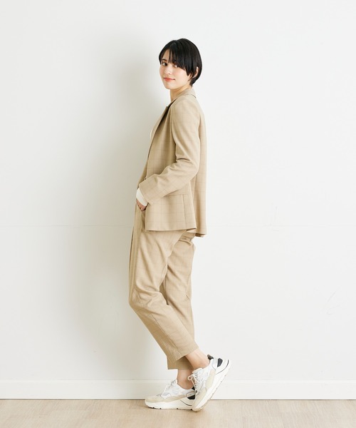 INED CLARO（イネドクラロ）の「【洗えるセットアップ】シャドーブロックチェック柄ジャケット（スーツジャケット・レディース・ベージュ/ネイビー・7号/9号/11号）」の6枚目の写真