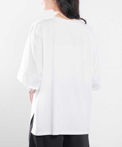 SAISON DE PAPILLON(セゾンドパピヨン)の「クルーネックオーバーシルエット綿混Tシャツ(Tシャツ/カットソー・レディース・ホワイト/ブラック/ベージュ/チャコール・フリー)」の9枚目の写真