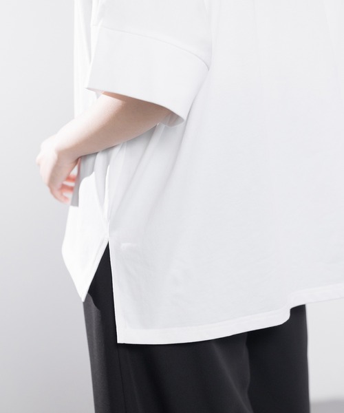 SAISON DE PAPILLON(セゾンドパピヨン)の「クルーネックオーバーシルエット綿混Tシャツ(Tシャツ/カットソー・レディース・ホワイト/ブラック/ベージュ/チャコール・フリー)」の17枚目の写真