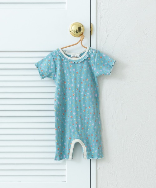 pairmanon（ペアマノン）の「【ベビー】無地 花柄 配色メロー フリル半袖ロンパース（ロンパース・キッズ・ピンク/ホワイト系その他/テラコッタ/ブルー系その他/パープル/モカ/ライトベージュ/イエロー系その他/ブラック/ブルー/ライトイエロー・80/70）」の7枚目の写真