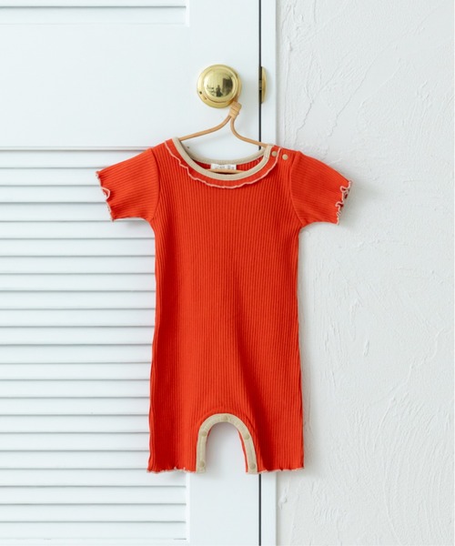 pairmanon（ペアマノン）の「【ベビー】無地 花柄 配色メロー フリル半袖ロンパース（ロンパース・キッズ・ピンク/ホワイト系その他/テラコッタ/ブルー系その他/パープル/モカ/ライトベージュ/イエロー系その他/ブラック/ブルー/ライトイエロー・80/70）」の4枚目の写真