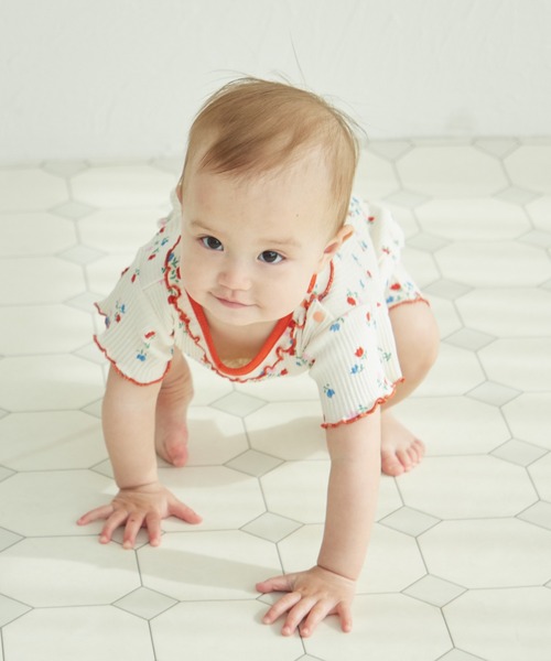 pairmanon（ペアマノン）の「【ベビー】無地 花柄 配色メロー フリル半袖ロンパース（ロンパース・キッズ・ピンク/ホワイト系その他/テラコッタ/ブルー系その他/パープル/モカ/ライトベージュ/イエロー系その他/ブラック/ブルー/ライトイエロー・80/70）」の17枚目の写真