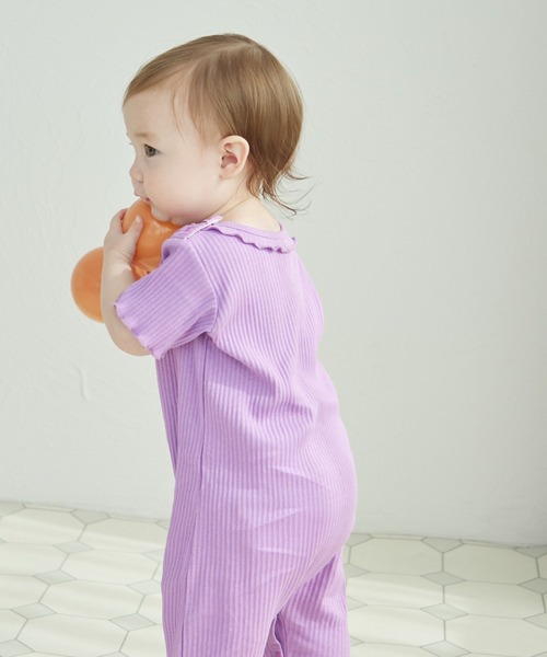 pairmanon（ペアマノン）の「【ベビー】無地 花柄 配色メロー フリル半袖ロンパース（ロンパース・キッズ・ピンク/ホワイト系その他/テラコッタ/ブルー系その他/パープル/モカ/ライトベージュ/イエロー系その他/ブラック/ブルー/ライトイエロー・80/70）」の21枚目の写真