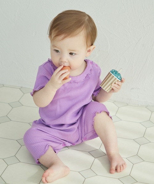 pairmanon（ペアマノン）の「【ベビー】無地 花柄 配色メロー フリル半袖ロンパース（ロンパース・キッズ・ピンク/ホワイト系その他/テラコッタ/ブルー系その他/パープル/モカ/ライトベージュ/イエロー系その他/ブラック/ブルー/ライトイエロー・80/70）」の22枚目の写真