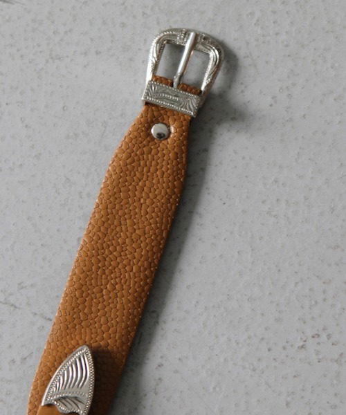 TOGA VIRILIS（トーガ ビリリース）の「TOGA VIRILIS Double buckle bangle（ブレスレット・メンズ・ブラック/ブラウン系その他・ONE SIZE）」の4枚目の写真