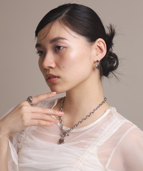 LHME（エルエイチエムイー）の「【WEB限定】“Moment”ポイントハートチャンキーネックレス/サージカルステンレス（金属アレルギー対応）【LHME / エルエイチエムイー】（ネックレス・レディース・シルバー・45cm）」の19枚目の写真