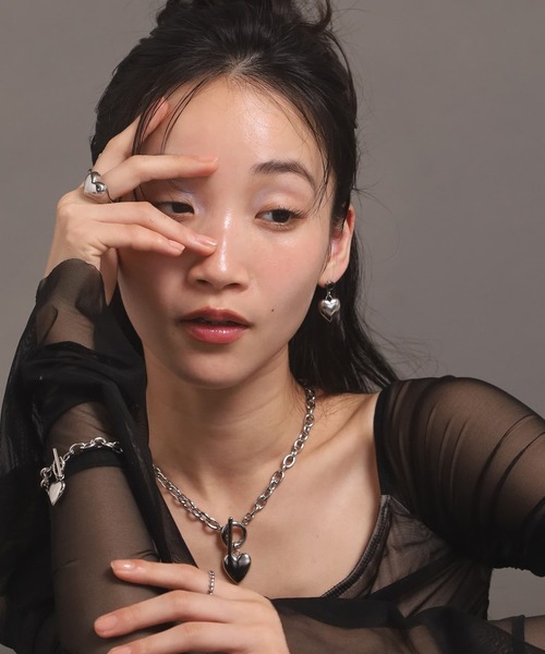 LHME（エルエイチエムイー）の「【WEB限定】“Moment”ポイントハートチャンキーネックレス/サージカルステンレス（金属アレルギー対応）【LHME / エルエイチエムイー】（ネックレス・レディース・シルバー・45cm）」の21枚目の写真