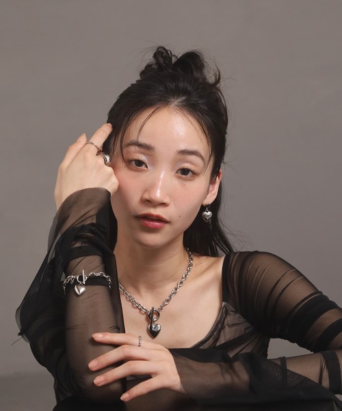 LHME（エルエイチエムイー）の「【WEB限定】“Moment”ポイントハートチャンキーネックレス/サージカルステンレス（金属アレルギー対応）【LHME / エルエイチエムイー】（ネックレス・レディース・シルバー・45cm）」の22枚目の写真