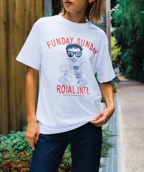 roial（ロイアル）の「DESIGN TEE/ROIAL(ロイアル)スタンダードフィットベイビープリント半袖カットソー（Tシャツ/カットソー・メンズ・オートミール/チャコールグレー/ホワイト/ベージュ/スミクロ/ライトピンク・MEDIUM/LARGE/SMALL/X-LARGE）」の2枚目の写真