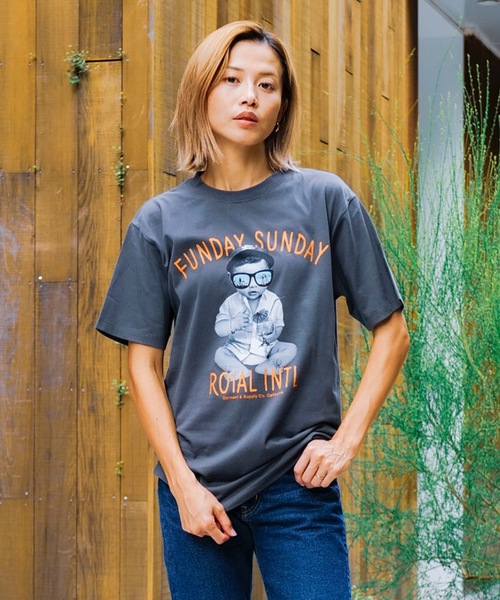 roial（ロイアル）の「DESIGN TEE/ROIAL(ロイアル)スタンダードフィットベイビープリント半袖カットソー（Tシャツ/カットソー・メンズ・オートミール/チャコールグレー/ホワイト/ベージュ/スミクロ/ライトピンク・MEDIUM/LARGE/SMALL/X-LARGE）」の14枚目の写真