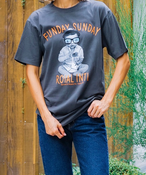 roial（ロイアル）の「DESIGN TEE/ROIAL(ロイアル)スタンダードフィットベイビープリント半袖カットソー（Tシャツ/カットソー・メンズ・オートミール/チャコールグレー/ホワイト/ベージュ/スミクロ/ライトピンク・MEDIUM/LARGE/SMALL/X-LARGE）」の15枚目の写真